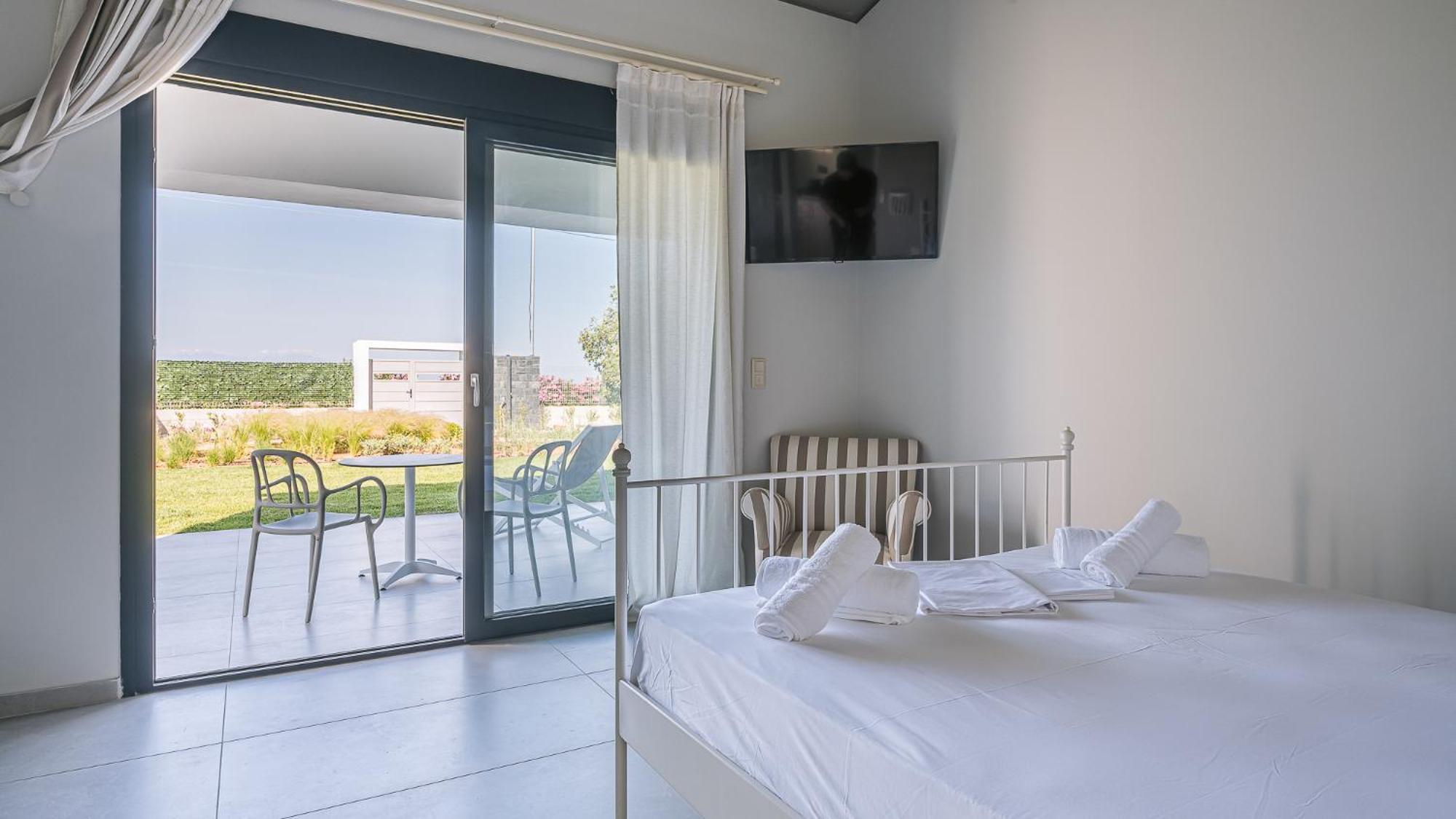 Electra Beachfront Suites, Nea Irakleia ภายนอก รูปภาพ