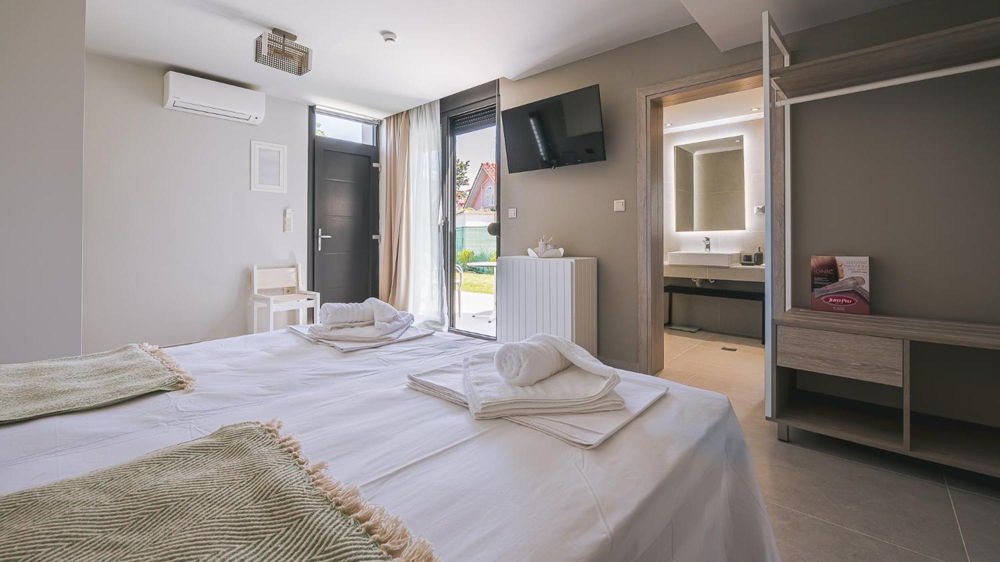 Electra Beachfront Suites, Nea Irakleia ภายนอก รูปภาพ